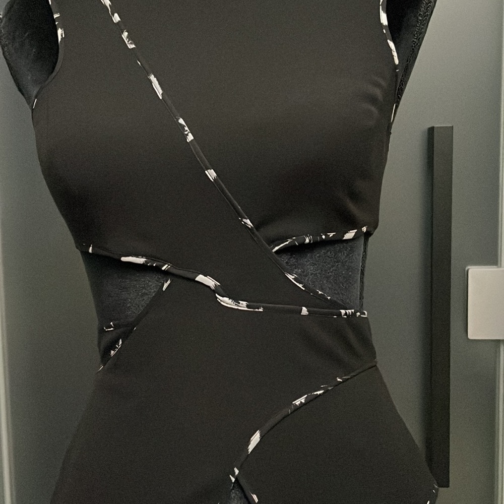BCBGMAZAZRIA STUNNING TOP - Picture 5 of 9